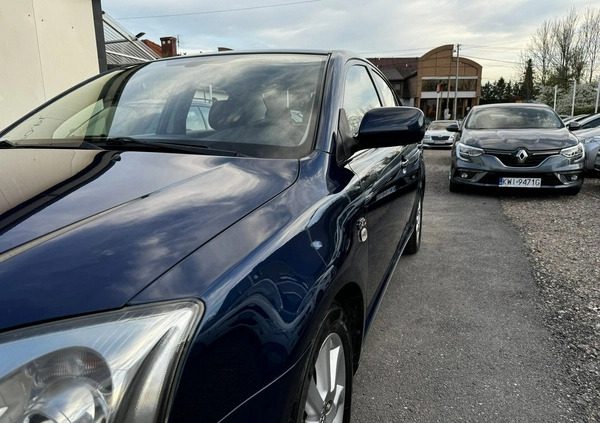Toyota Avensis cena 13500 przebieg: 190000, rok produkcji 2003 z Sępopol małe 211